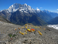 Základní tábor ve výšce 4800 m zůstává pod námi